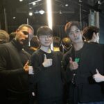 Sung Hoon Instagram – 즐거운 시간!
이렇게 럭셔리한 게이밍 체어라니~~
그리고 요즘 가장 핫한 남자 #faker 선수의 실물영접

@dolcegabbana
#DolcegabbanaxRazer
#dolcegabbana
#razer