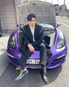 Sung Hoon Instagram - 야외 대기실 의자 클래스 나보다 비싼의자 있는 사람 손! 오늘도 본방사수! #우리는오늘부터 #sbs드라마 #라파엘