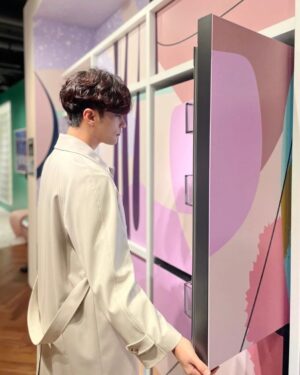 Sung Hoon Instagram - 삼성가전 둘러보기 

*입장 시 발열 확인, QR코드 전자출입명부 작성 등 방역패스(접종증명·음성확인제)를 적용, 인원 수 제한 및 모든 스텝의 마스크 착용으로 사회적 거리두기 방역 수칙을 철저히 따랐습니다.

#광고 #비스포크인피니트 #삼성비스포크