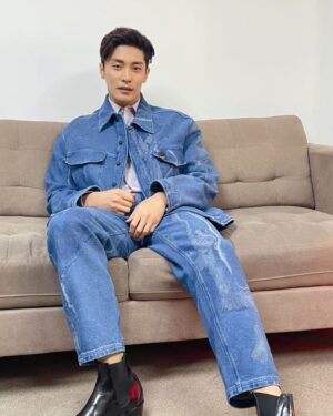 Sung Hoon Instagram - #FendiFW22 남성 컬렉션 15일 저녁 10시 공개
@fendi 에서 함께!

#광고 #FendiFW22 #FENDIXarena