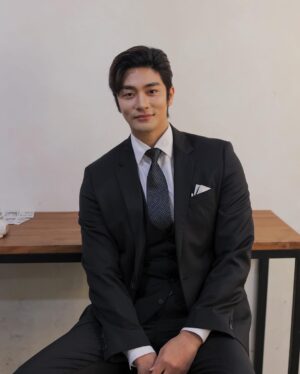 Sung Hoon Instagram - 케릭터빙의중
첫연극도전
많은 응원 부탁드립니다!!
#연극아트