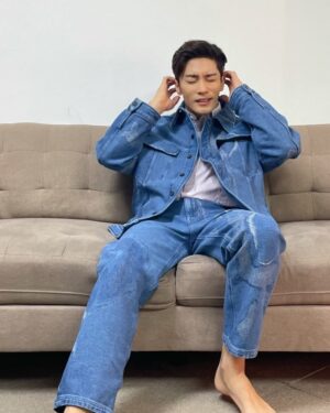 Sung Hoon Instagram - #FendiFW22 남성 컬렉션 15일 저녁 10시 공개
@fendi 에서 함께!

#광고 #FendiFW22 #FENDIXarena