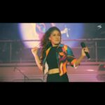Sunidhi Chauhan Instagram - Bengaluru diaries done right with @redbullindia Styled by @saumyathakur #styledbysaums In Jacket @fkns_by_narendrakumar Top @offduty.india & @alistclub Earrings @inezeofficial Boots @londonrag_in Style Asst. @pareenaaahhh #sunidhilive #parihoonmain #redbullindia #liveperformance
