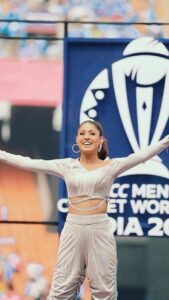 Sunidhi Chauhan Instagram - ऐ वतन… मेरे वतन… आबाद रहे तू 🇮🇳 @cricketworldcup @arijitsingh @shankar.mahadevan @indiancricketteam #worldcup #iccworldcup #indiancricket #sunidhi Ahmedabad, India