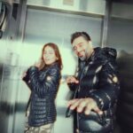 Sunidhi Chauhan Instagram - WATCH TILL THE END!!! 👀 And don’t miss the madness as @sunidhichauhan5 and I get scolded by my most favouritest friend, my absolutely adorable @farahkhankunder I love you to the moon and back Faraaah ❤️❤️❤️❤️ PHIR SOCHNA KYA is now streaming on all platforms and YouTube.. ( link in bio) Play it loud and dance like no one’s watching! Lyrics – Rashmi Virag @therashmivirag Produced, mixed and mastered by – Yoki @yokimuzikk Cinematographer – Manas Takle @manastakle