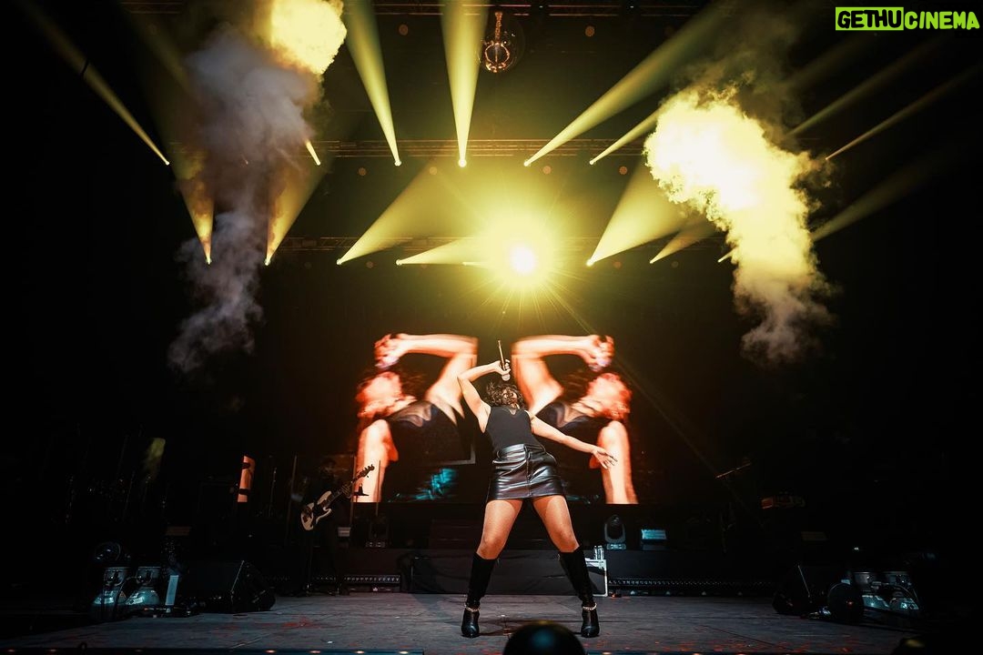 Sunidhi Chauhan Instagram - I AM HOME- WEMBLEY! Can’t believe what happened on the 26th night London!!! Wish it never ended! It was definitely the most memorable gig I’ve ever played at❤️ You were all so loving and giving .. I am very grateful to each one of you who came, danced and screamed their hearts out .. miss you already! Until next time London❤️🤗 Yours Sunidhi 🤗 Styled by @saumyathakur #styledbysaums In Trench @nolabels_in Skorts and bodysuit @zara Rings and cuff @misho_designs #SunidhiLive #SCInWembley #sunidhiinwembley #SunidhiLiveLondon #SCInLondon #explore