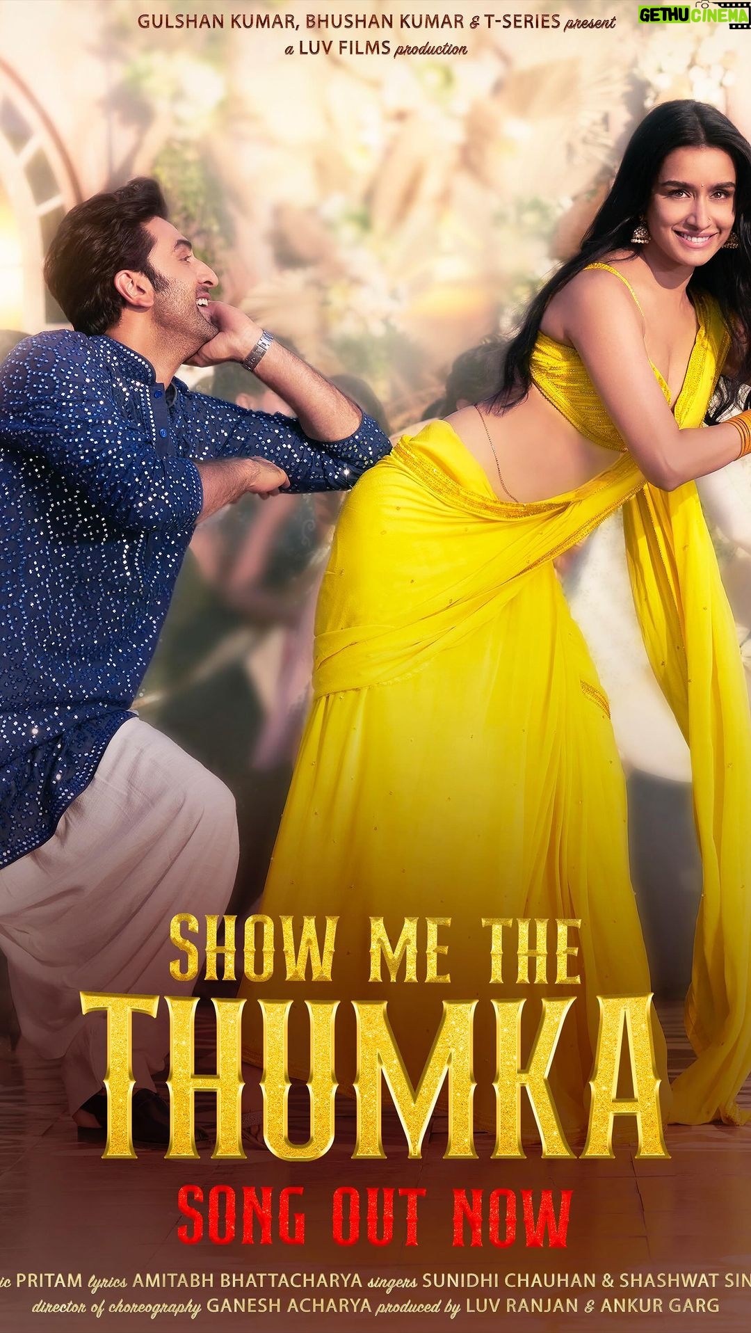 Sunidhi Chauhan Instagram - Thoda Latka Jhatka, Full-On Nain Matakka ππΊπ» #ShowMeTheThumka Song Out Now!!! #TuJhoothiMainMakkaar in cinemas on 8th March. #RanbirKapoor @shraddhakapoor #LuvRanjan @anshul3112 @modyrahulmody @gargankur82 #BhushanKumar @luv_films @tseries.official @shashwatsinghofficial @ipritamofficial @amitabhbhattacharyaofficial @boney.kapoor #DimpleKapadia @be_a_bassi @hasleenk @amber_rana_ @monicachaudhary_ @inayatverma22 @rajeshjais @ayeshiraza #JatinderKaur #HiteshSonik @Santha_dop #AkivAli @ichetanms @shashanktere @dipankardesignstudio @mhiskka @samidha.wangnoo #PMSatheesh @ganeshacharyaa @stepbystepcasting @neerajkalyan24 @shivchanana @ashish_kathpal