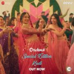 Sunidhi Chauhan Instagram - Calling out to the WEDDING season with my NEW SONG #SpecialEditionKudi !!💃🏻 SONG OUT NOW! @zee5 @rakulpreet @tejasdeoskar @sumeetvyas @satishkaushik2178 @rajeshtailang @prachee_shah_paandya @rivarora_ @dollyahluwalia @sanchit421 @iampriyadarshee @ronnie.screwvala @rsvpmovies @soniyeah22 @eshaanphadnis @Zeemusiccompany @manish_kalra_ @nimishalok #zee5global @sumeet_bellary @gandhharvsachdeva @kharesatya