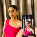 Sunidhi Chauhan Instagram - About last night.. #hellohalloffameawards Makeup @makeupbyshikhamishra Hair @hairstylistmanju Outfit #mine Shoes #mine Jewellery #mine