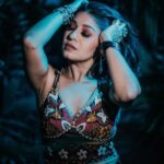 Sunidhi Chauhan Instagram - #LiveinHyderabad #NMDC Makeup @makeupbyshikhamishra Hair @hairstylistmanju Styled by @saumyathakur #styledbysaums In Pants @suketdhir Top @thenotreame Jewels @silverstreakstore #sclive #sunidhichauhan #liveperformance #explore #wednesdayvibes #livemusic