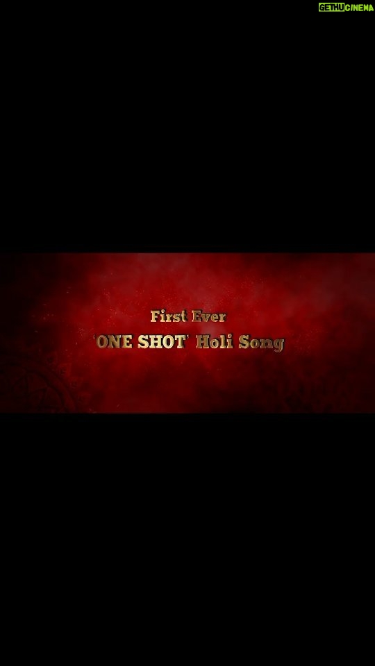 Sunidhi Chauhan Instagram - SONG OUT NOW!! This is a 30s glimpse of A ONE SHOT song! Shot with 150 dancers, in 3 locations. By our brilliant choreographers - @samirandarshtanna and a god-gifted DOP @dopanirbanchatterjee, nonstop dancing by Our surrogate actors & our lead @itsmonikapanwar Grateful to them for supporting our madness and giving it their absolute best! Watch the full song on YouTube on @musicgarageofficial and make sure you don't STOP it while watching ... Dekho in ONE SHOT 🥃 Iss baar Holi manao with #RangMaarDeHoliHai Composer - @shreyaspuranikofficial Singers - @sunidhichauhan5 @vishaldadlani @bhoomitrivediofficial @osman.mir #Rangmaardeholihai