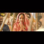 Sunidhi Chauhan Instagram - मैं मुंबई में रहती हूँ और कइ सालों से छठ पूजा यहाँ समंदर के किनारों पर देखती थी, उत्सुकता रहती थी और जानने की l आख़िर इस साल छठ का गीत गाने का मौक़ा मुझे मिला l छठ क़रीब १० - १५ करोड़ लोग हर साल मनाते हैं l इसमें सूर्य की आराधना के साथ षष्ठी माँ (छठी माँ) की भी पूजा की जाती है l link in Bio👆🏽 Directed by: @NitinNeeraChandra Producer: @nituchandrasrivastava Music: @nikhilkamath_3 Lyrics: @drsagargeetkar
