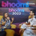 Sunidhi Chauhan Instagram - Like I’ve said , we can speak for hours ❤️… creating this epic song 𝐃𝐎𝐎𝐁 𝐉𝐀 was such a beautiful experience. Those long studio sessions & discussions will stay with us forever . Watch the full version of this video on our YouTube channel. #bhoomi22 is presented by @godaddyindia Powered by @themohalife & @adda_52 . 🎬📹 @blackacidproduction @sunidhichauhan5 @salimsulaimanmusic @merchant_records @shivansh.j @radhika188