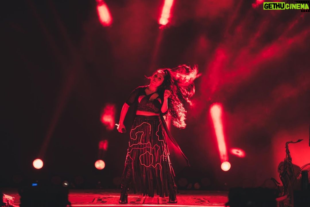 Sunidhi Chauhan Instagram - Mysuru! you are electrifying💫🔥 Sharing a few memories from Mysuru Dasara’22 #livegig #performance #dussehra2022 #sunidhichauhan #musician #explore #hiphop #mysore #liveconcert #sunidhichauhanlive Styled by @saumyathakur #styledbysaums Outfit Skirt and Bustier @siddhantagrawallabel Shrug - Custom Accessories @misho_designs Boots @londonrag_in Style Asst. @jassatsky Makeup @makeupbyshikhamishra Hair @hairstylistmanju