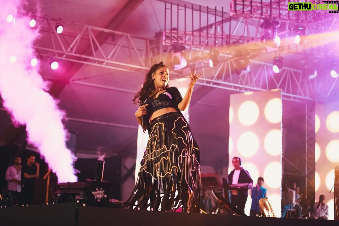Sunidhi Chauhan Instagram - Mysuru! you are electrifying💫🔥 Sharing a few memories from Mysuru Dasara’22 #livegig #performance #dussehra2022 #sunidhichauhan #musician #explore #hiphop #mysore #liveconcert #sunidhichauhanlive Styled by @saumyathakur #styledbysaums Outfit Skirt and Bustier @siddhantagrawallabel Shrug - Custom Accessories @misho_designs Boots @londonrag_in Style Asst. @jassatsky Makeup @makeupbyshikhamishra Hair @hairstylistmanju