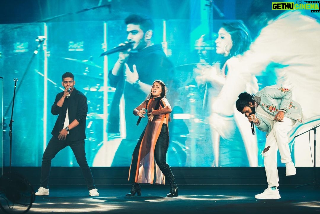 Sunidhi Chauhan Instagram - Some pics from the last gig❤️ #Bangalore #giglife #bestlife Makeup @makeupbyshikhamishra Hair @hairstylistmanju Styled by @saumyathakur #styledbysaums Outfit - bespoke @zara Earrings @blingthingstore Rings @inezeofficial @blingthingstore Boots @londonrag_in Style asst. @jassatsky