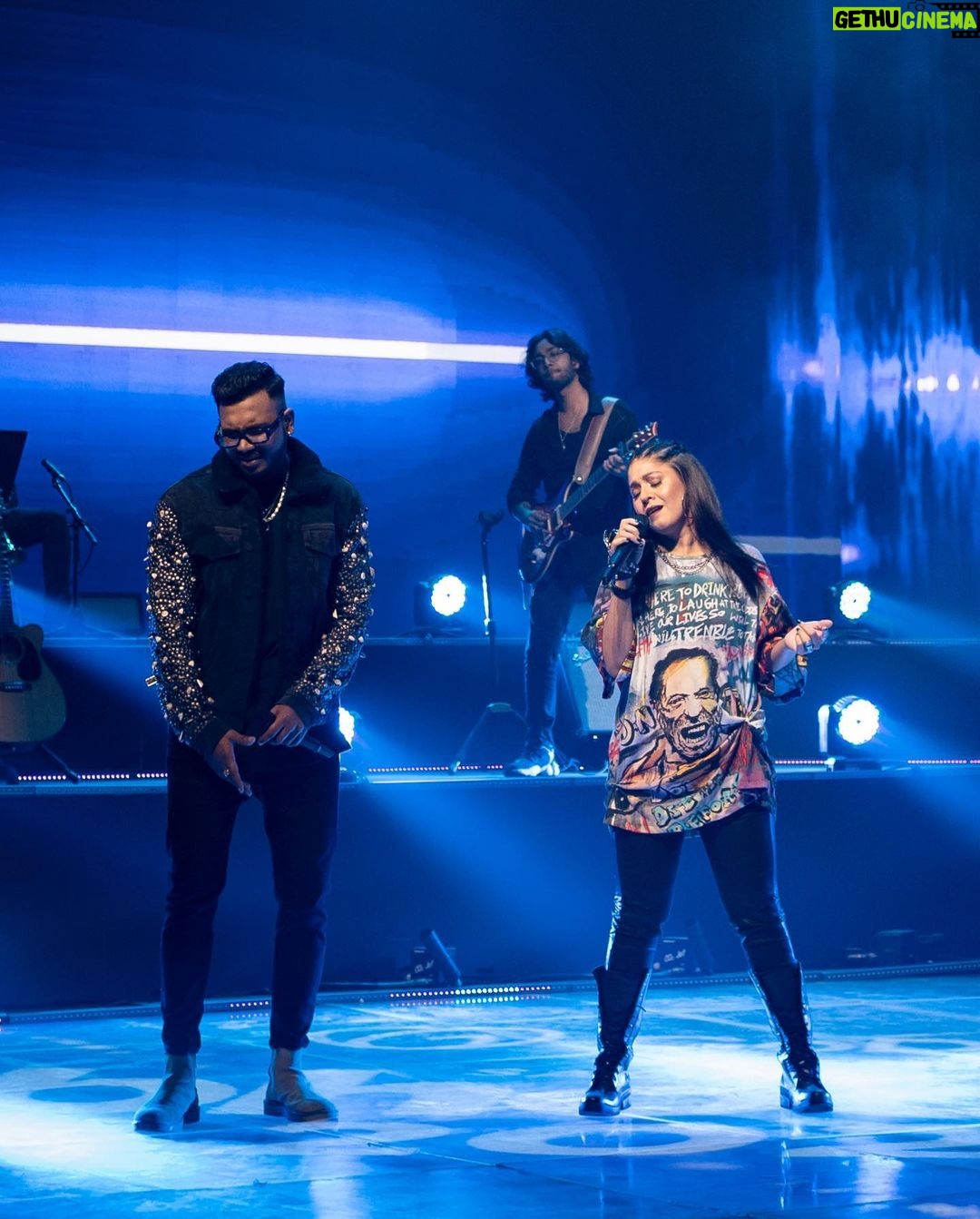 Sunidhi Chauhan Instagram - An incredible experience shooting for #bhoomi2022 with my dearest friend and a MAD musician @salimmerchant and @sulaiman.merchant and what a real fine collaboration with supremely talented @ifeelking ❤️❤️❤️(how much fun it was chatting up and shooting with you) I’ve been in love with #DoobJa since the time I heard it for the first time.. @shraddhapandit has put all her heart and deep effort in these beautiful lyrics.. Just can’t wait for you all to hear it and Of course catch the video once it’s out🔥🔥@rajpandit17 My girls 👇🏽 Makeup: @makeupbyshikhamishra Hair: @hairstylistmanju Outfit by: @_huemn Jewellery: @gi.ti.india Fashion director : @officialkavitalakhani Sr. Stylist: @priyalps16 Fashion Assistant: @ritika__ag Assisted by @fadinternational @salimmerchant @sulaiman.merchant @ifeelking @shraddhapandit @godaddyindia @nikhilarora.official @godaddy @themohalife @adda_52 @merchant_records @shaktihasija @rajpandit17 @darshandoshiofficial @muheetbharti @nyzeldlima @rushad1981 @japjisinghv @radhika188 @niravthakar @shivansh.j @zeeshan_sid27 @mixedbyaftab @sohailmansuri89 @jarvisintune @lilyahluwalia @prasadsatam @blackacidproduction @rahulsingh.7938 @joshuamanvel @nishantdike @txniish #Bhoomi22 #SalimSulaiman #Bhoomi2022 #GoDaddy #TheMohaLife #Adda52 #MerchantRecords