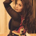 Sunidhi Chauhan Instagram - ❤️❤️❤️ #giglife #bestlife @dvk.thebeatboxer Makeup @makeupbyshikhamishra Hair @manjula Styled by @saumyathakur #styledbysaums Outfit courtesy Blue layover jacket @minisondhiofficial Black mesh bodysuit @namratajoshipura Pants @hm Earrings and rings @shayagrams Bracelet @praprakart Style Asst. @jassatsky