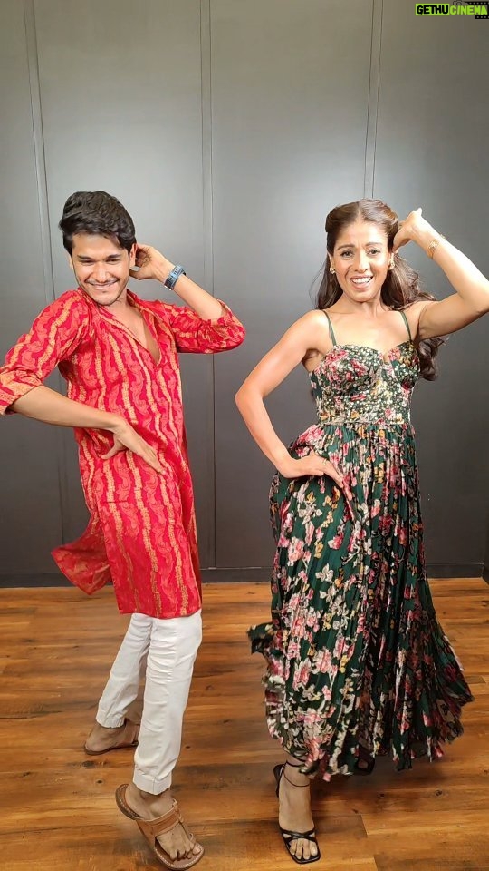 Sunidhi Chauhan Instagram - Showing off our Thumkas 💃🕺 @sunidhichauhan5 @shraddhakapoor 💞 . . . #sunidhichauhan #shraddhakapoor #ranbirkapoor #showmethethumka #dancereels #dance #nayandeeprakshit