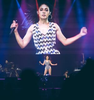 Sunidhi Chauhan Instagram - Auckland!! Coming back to you almost a decade later and to have been showered by your love and energy has got my heart full 🥰❤️. Thank you for the love and I’ll be back sooner next time. xoxo 💋 #IAmHomeTour

Styled by @saumyathakur 
#styledbysaums

1st look 
In
Bodysuit @namratajoshipura
Black Leather Trench @twentydresses @nykaafashion
Boots @zara 
Makeup @makeupbyshikhamishra 
Hair @hairstylistmanju 

2nd look 
In
Brown Leather Set - Custom 
Chrome crop top @may.official.store
Jewels @misho_designs
Boots @londonrag_in
Style Asst. @pareenaaahhh @manisha_vaprani
Makeup @makeupbyshikhamishra 
Hair @hairstylistmanju