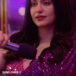 Sunil Grover Instagram – 2 plus 2 hota hai four and to know all secrets of Rosie, there’s only one day more! 🙌 

#SunflowerS2 premieres tomorrow, only on #ZEE5

#Sunflower

@adah_ki_adah @ranvirshorey
@vikas71 @parmarchaitally @navingujral @mukulchadda @ashishvidyarthi1 @shonalinagrani @sonaljhaofficial @radhabhatt @salk.04 @officialashwinkaushal @reliance.entertainment #GoodCo @virajsawant @sarkarshibasish @ria.nalavade @girishkulkarni1 @manish_kalra_ @nimishalok @surryamenen @duhjizzy @navagat_p @zee5 @zee5global