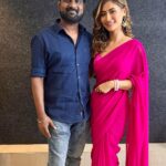 Sunita Gogoi Instagram - From d sets of Oo solriya Oo oohm solriya 🩷 Meeting friends after a long time🫂 @makapa_anand @priyankapdeshpande pic credit @surendarvr Makeup @ayra.artistry Hair @krishna_hairstylist Saree @f2f_designerboutique Earrings @rang_akankshanegi #saree #love #pink #shoot #entertainment