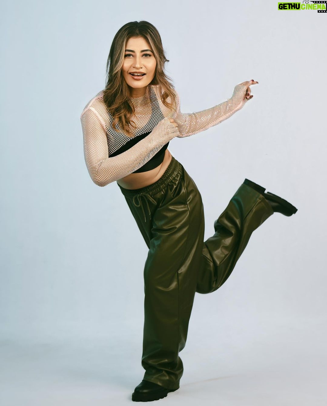 Sunita Gogoi Instagram - Embrace d rhythm of Life…VIBE IT 🔥 Styling & Concept @soigne_official_ Photography @sudhakar.bichali Makeup & Hair @kaviyaartistry_off Reels @mickey__creations Leather pants @ikichic_official Boots @hm