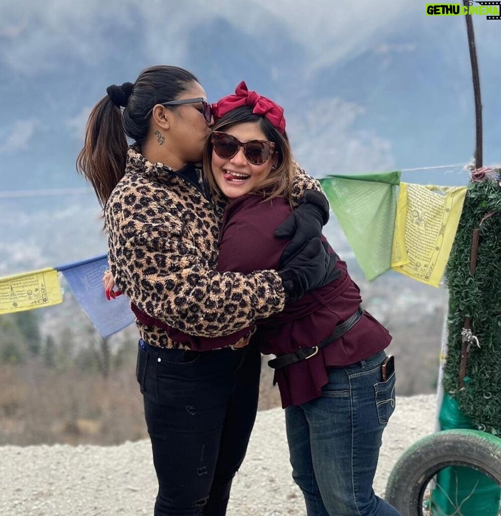 Sunita Gogoi Instagram - Happiest Birthday Bestie👭👩‍❤️‍💋‍👩BFF Our friendship is one of d precious thing in my life, Another year n lots of adventures,fun laughter n happiness is awaiting for u 💃 … May u receive all d 💗..You beautiful..muuuah👩‍❤️‍💋‍👩