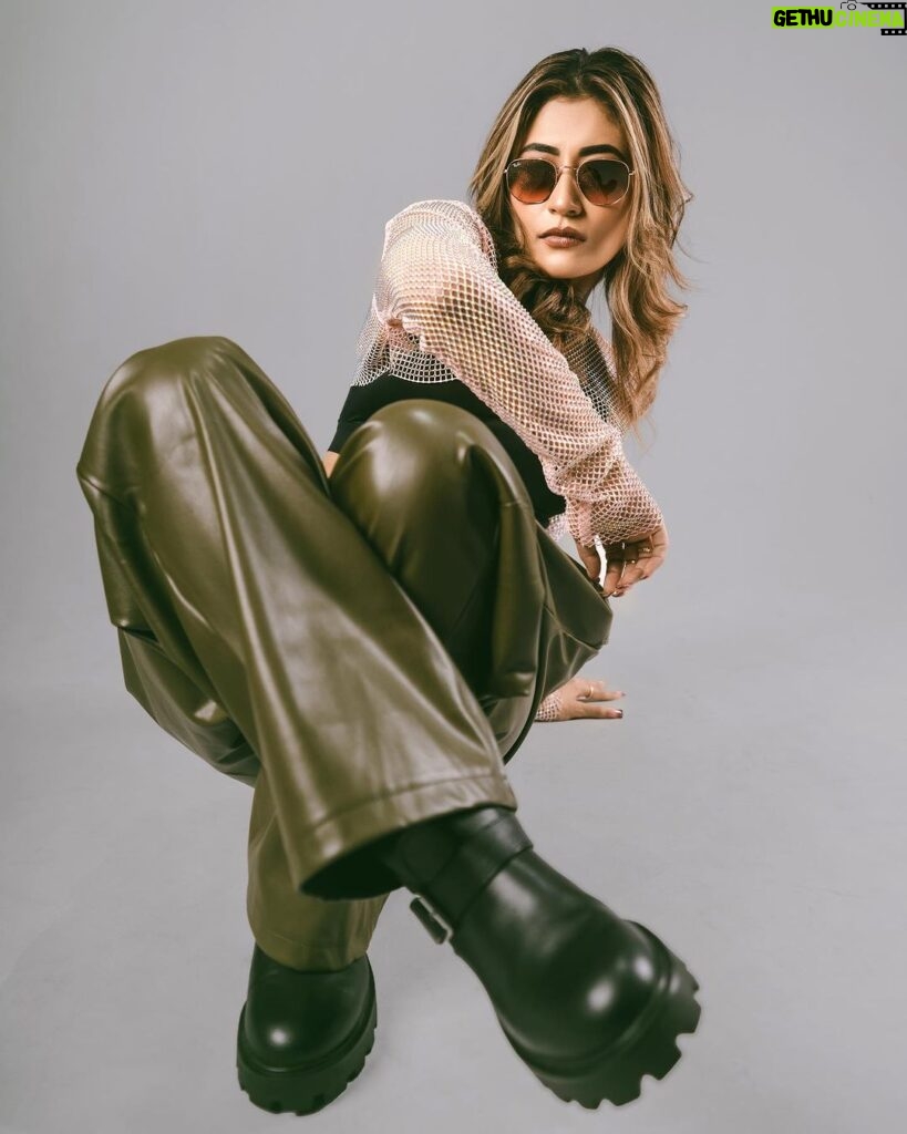 Sunita Gogoi Instagram - Embrace d rhythm of Life…VIBE IT 🔥 Styling & Concept @soigne_official_ Photography @sudhakar.bichali Makeup & Hair @kaviyaartistry_off Reels @mickey__creations Leather pants @ikichic_official Boots @hm