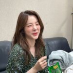Sunny Instagram – #러브캐쳐 대기실에서 아몬드에 든 과자만 빼먹다 딱걸림ㅋㅋㅋㅋㅋㅋㅋㅋ