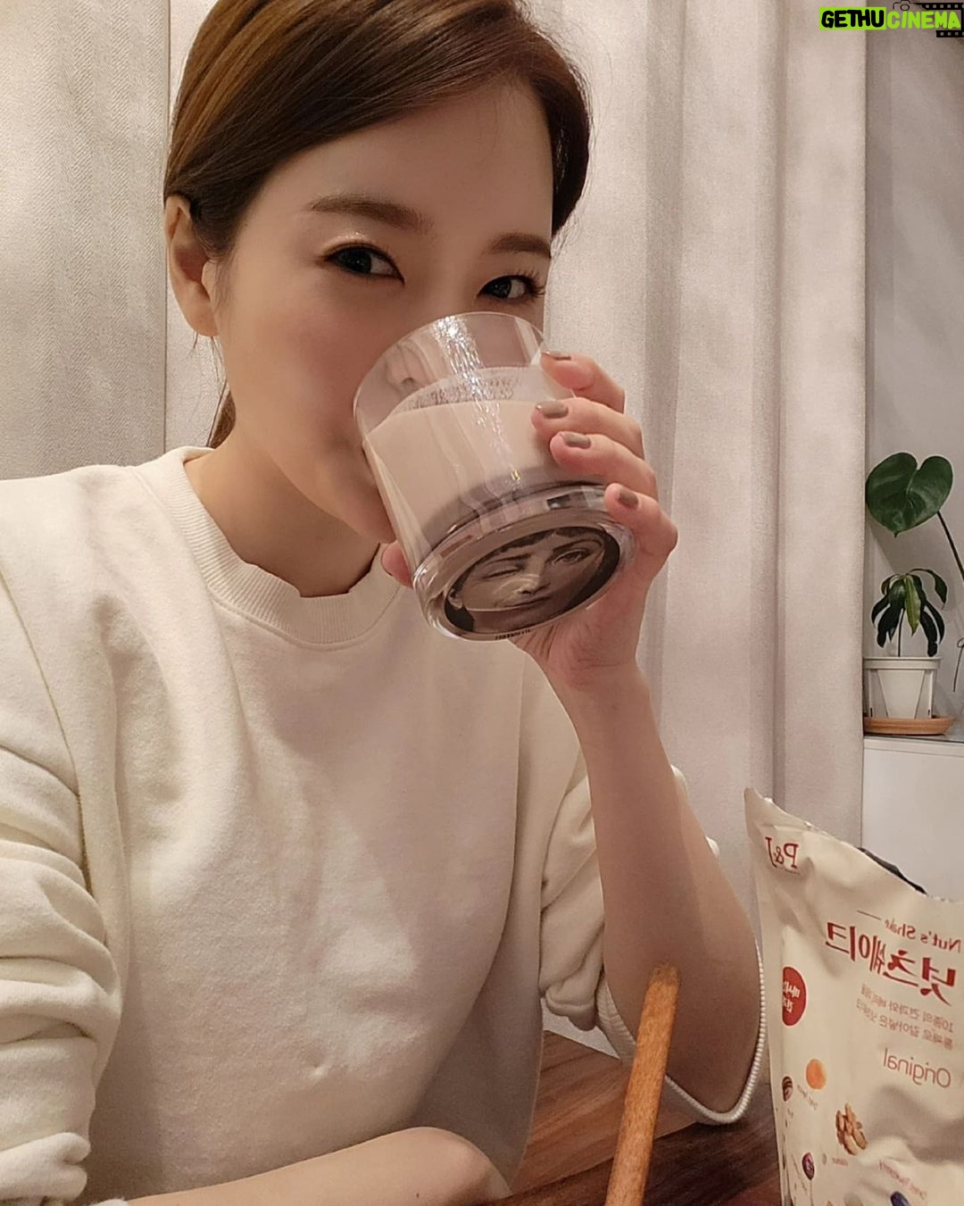 Sunny Instagram - Happy sunday morning~♡ 아침 든든히 챙겨먹엉~😘