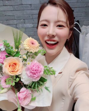 Sunny Instagram - 올해 보다 더 좋은 생일은 없겠지~ 를 매년 생각하게 해주는 우리 소원♡ 그리고 가족들! 소녀시대 멤버들! 내 소중한 친구들!!! 올해는 비록 다 만나지 못하고 화면 너머로 안부를 전했지만 그 마음만은 따뜻하게 잘 전달 받았어요♡ 항상 곁에 있어주셔서 감사합니다!!!! 소중한 사람들...💖 사랑해요!!!