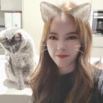 Sunny Instagram – 엄마의 애교… 관심없는 아들랑구!!!!! #후추 그러기야?!😖