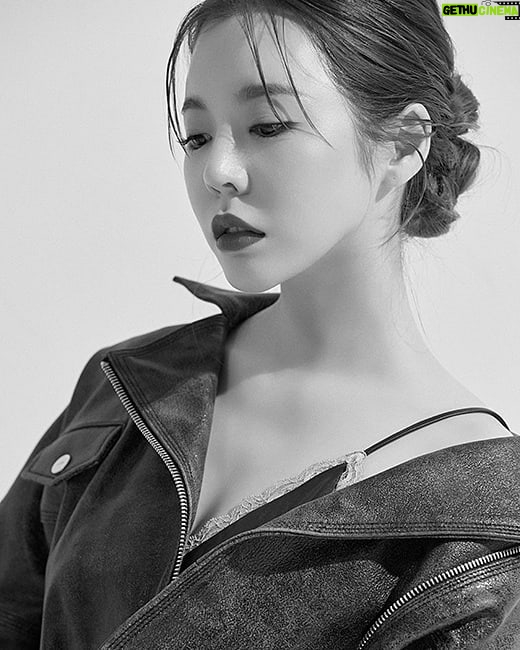 Sunny - 217.7K Likes - 살짝 부끄럽긴 했지만 사실 맘에 들었어 #bnt 와 함께한 화보! @bntstar