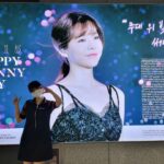 Sunny Instagram - 덕분에 매해 최고의 생일을 보내네요♡ 고맙습니다🥰 전광판에 적힌 메세지 하나하나 소리내서 읽었는데... 오래걸렸어요ㅋㅋ 그만큼 하고싶은 말도 많이 쌓인거겠죠?!.. 그거 얼른 만나서 다 풀쟈♡ 항상 고맙고 싸랑해여~ #소원 #sone 🥰😍🤩💗💝