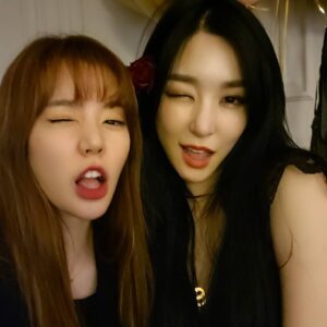 Sunny Instagram - 이제 우리 시그니쳐가 빠지면 섭섭해~ 역시 열정파니! 생일뿐 아니라 소시 13주년도 챙기다니 대단해!! 행복하자 우리파니♡ #GG4EVA