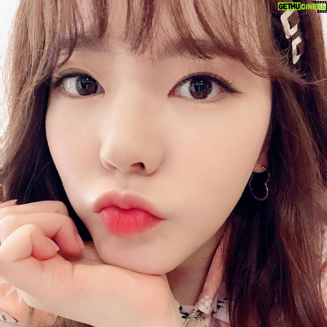 Sunny - 204K Likes - 대놓고 “소원들 주접 배틀”이 보고 싶어서 올리는 #옛날사진털이!!!! #심심해서..... #뭐라고안할테니까 #맘껏해봐