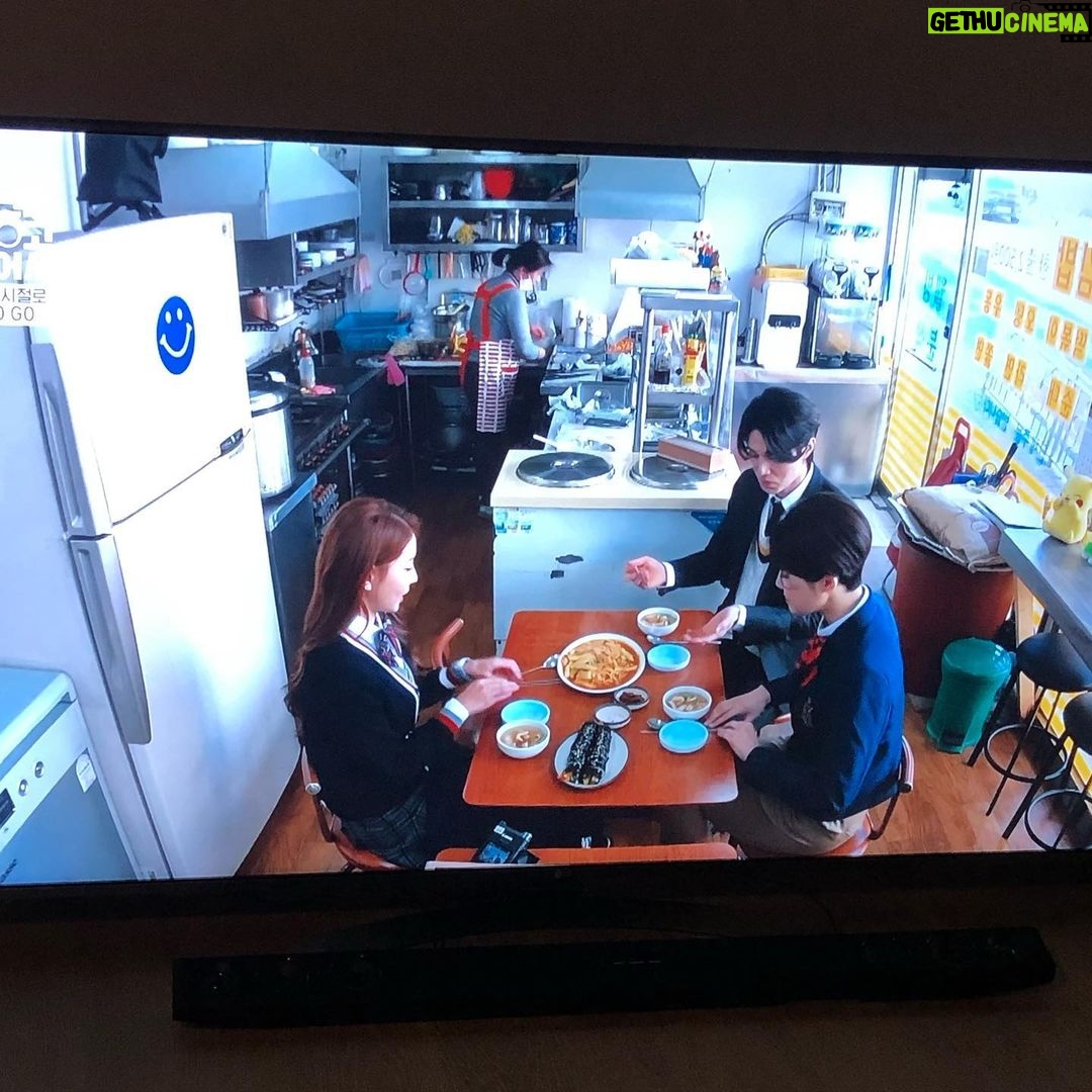 Sunny Instagram - 초딩때부터 최애이던 나의 여신님.. 우리 보느님, 우리 언니, 우리 슨배님.. 알고보면 참 정이 많고 후배 사랑 그득한 편한사람.... 화면 너머로 봐도 멋지고 바로 옆에서 실물로 보면 더 예쁘고 귀엽고 사랑스러운 사람.. #사람냄새 풀풀 #봐느님 #보느님 #여신 #보아 #울언니