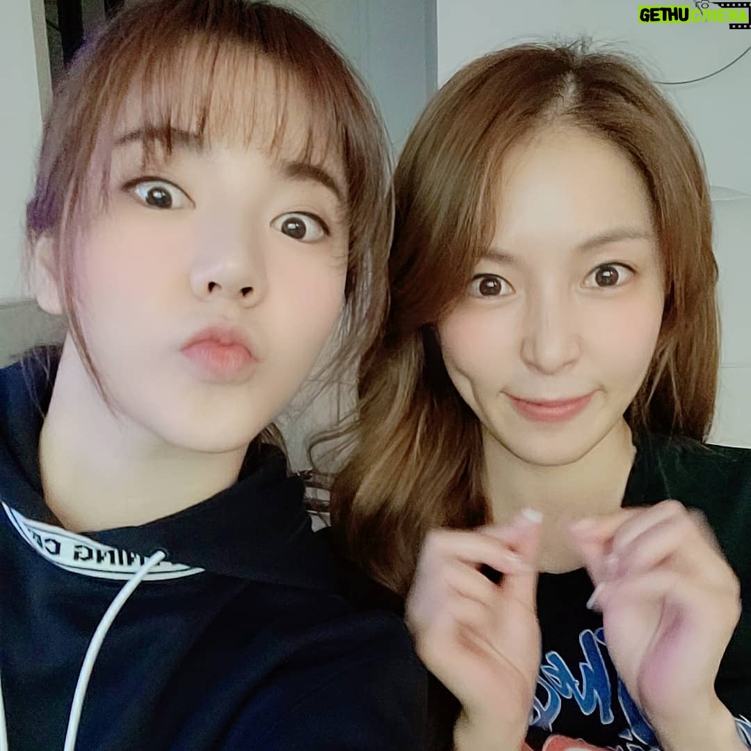 Sunny - 209.8K Likes - 나도 언니한테 힐링이 되어주고 싶구먼유.. 고마워욥💛 #알랍뿅💛