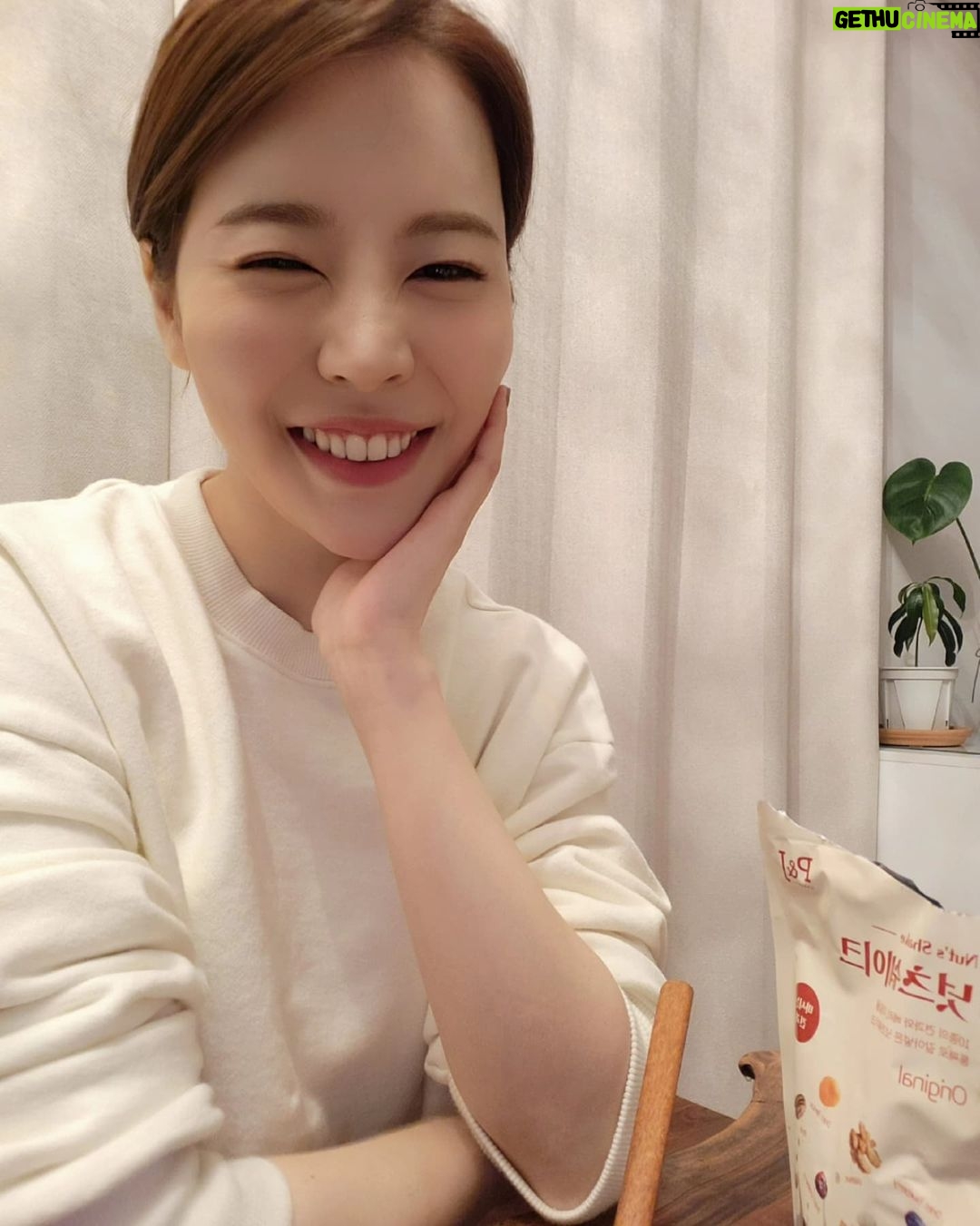 Sunny Instagram - Happy sunday morning~♡ 아침 든든히 챙겨먹엉~😘