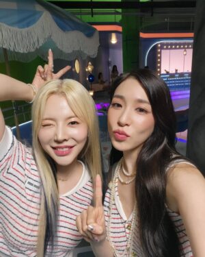 Sunny Instagram - 멤버들 덕에 즐거운 촬영장~~ #셀카만찍을라치면 #몰려드는귀염둥이들 #덕분에사진첩이한가득 #GG4EVA
