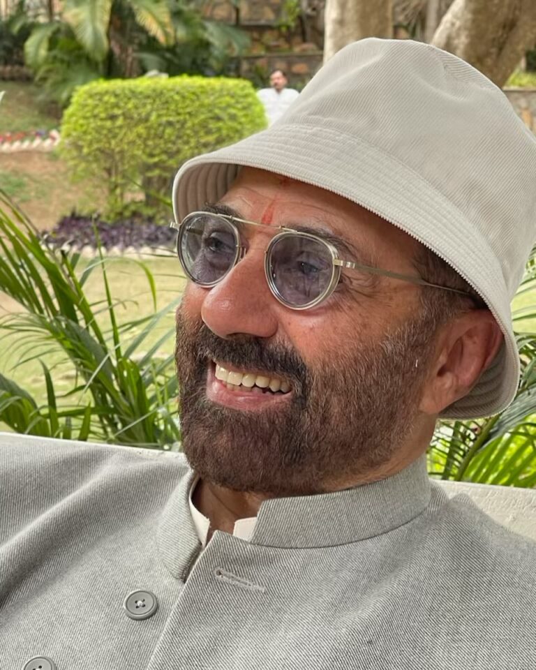 Sunny Deol Instagram - If ‘Looking Forward’ had a face 😁..