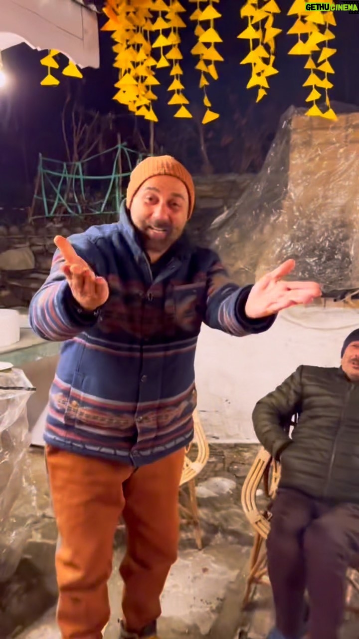 Sunny Deol - 466.4K Likes - Mazze hi Mazze !!! ❄️❄️
Finally jumped on to the trend
#reelsinstagram #reelsindia #explore #bonfire #manali