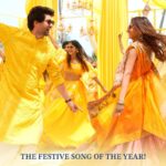 Sunny Deol Instagram - Its time to set the dance floor on fire! 🔥 #AggLagdi #SongOutNow Directed by @avnish.barjatya Starring @the_rajveer_deol @palomadhillon Music @shankarehsaanloy | Lyrics @kamil_irshad_official | DOP @chirucam | Choreography @vijayganguly | Vocals @siddharth.mahadevan @lisamishramusic @kanikkakapur @rohankhurana7 @adiinandaa @manikpapneja @poojan_chhabra @rajshrifilms @officialjiostudios @donothefilm @zeemusiccompany #DonoTheFilm *