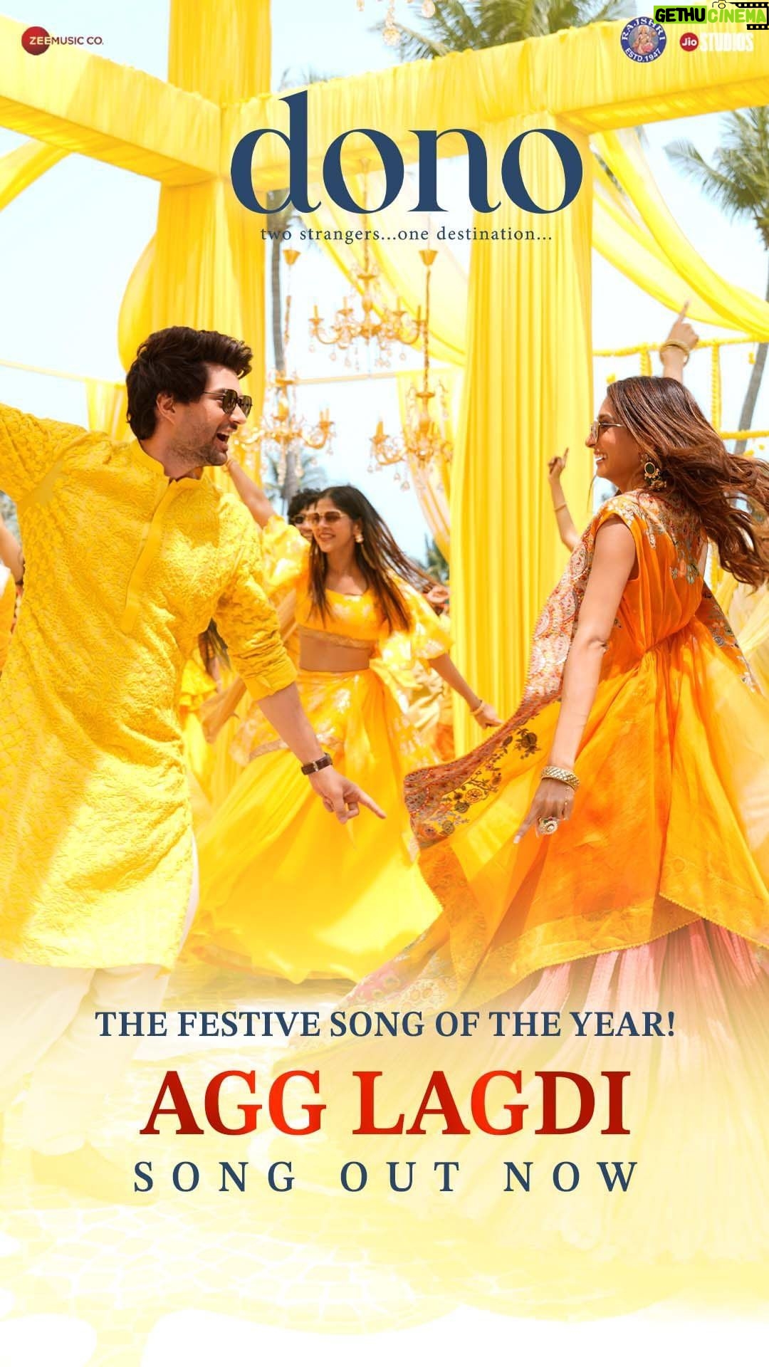 Sunny Deol Instagram - Its time to set the dance floor on fire! 🔥 #AggLagdi #SongOutNow Directed by @avnish.barjatya Starring @the_rajveer_deol @palomadhillon Music @shankarehsaanloy | Lyrics @kamil_irshad_official | DOP @chirucam | Choreography @vijayganguly | Vocals @siddharth.mahadevan @lisamishramusic @kanikkakapur @rohankhurana7 @adiinandaa @manikpapneja @poojan_chhabra @rajshrifilms @officialjiostudios @donothefilm @zeemusiccompany #DonoTheFilm *