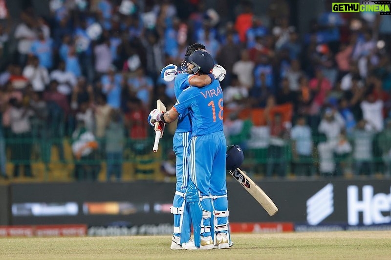 Sunny Deol Instagram - Chahe Match on TV Or #Gadar2 in cinemas! Hindustan Zindabad tha Hindustan Zindabad hai Hindustan Zindabad Rahega Well done boys!!! Let’s celebrate this win! #TaraSingh ki taraf se भारतीय टीम को हार्दिक बधाई #IndVSPak #BhaVsPak #IndiaVsPakistan #AsiaCup