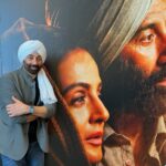 Sunny Deol Instagram - Exchanged Love In Dubai ❤️❤️❤️❤️❤️❤️❤️ with all my fans it was just beautiful.