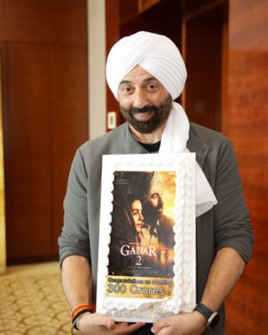 Sunny Deol Instagram - They say Love can’t be measured but I feel so much love coming from all of you each day, everyday ❤️❤️🙏🙏🙏

#Gadar2 and #TaraSingh are forever indebted.

#HindustanZindabad