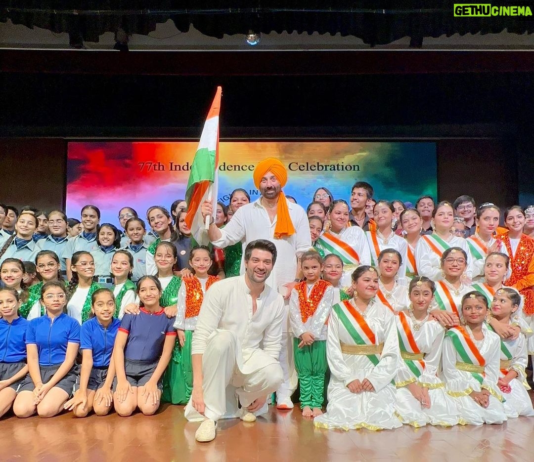 Sunny Deol - 365.5K Likes - Happy Independence Day to my fellow citizens! 🇮🇳🇮🇳🇮🇳
Love your nation and your family 🤗🤗
#HappyIndependenceDay #India #HindustanZindabad #MeraBharatMahaan #JaiHind