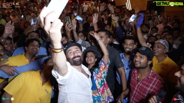 Sunny Deol Instagram - The vibe. The excitement. The love! 😍 Here’s to when Tara Singh surprised his fans in the theatres. 🥳❤️ Book your tickets! (Link in bio) #Gadar2 in cinemas now. 🎞️ @zeestudiosofficial @gadarmovie_official @iamsunnydeol @ameeshapatel9 @iutkarsharma @anilsharma_dir @anilsharmaprod @shaktimaan6963 @mithoon11 @shabinakhanofficial @quadri.sayeed @simratkaur_16 @manishwadhwa.in @hellomontysharma @mrgravitas @zeemusiccompany @zee5 @zeecinema @zee5global